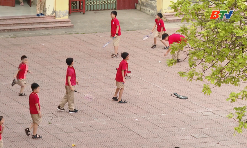 Mở c&aacute;nh cửa trường học cho trẻ em nước ngo&agrave;i 