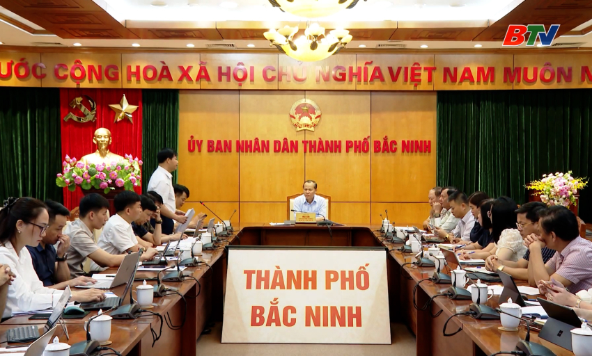 Ph&oacute; Chủ tịch Thường trực UBND th&agrave;nh phố l&agrave;m việc với sở GD&ĐT về chuyển đổi số