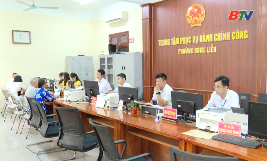 Ph&oacute; Chủ tịch Thường trực UBND tỉnh Mai Sơn kiểm tra m&ocirc; h&igrave;nh trợ l&yacute; nh&acirc;n d&acirc;n tại phường Song Liễu 