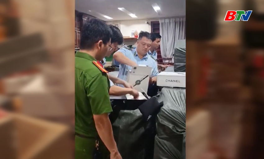 Tạm giữ hơn 2.000 t&uacute;i x&aacute;ch, v&iacute; giả mạo nh&atilde;n hiệu nổi tiếng tại phường Từ Sơn 