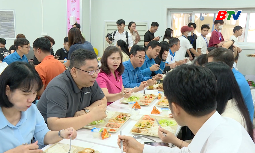 Th&agrave;nh lập C&ocirc;ng đo&agrave;n Doanh nghiệp v&agrave; tổ chức bữa cơm gắn kết 1,7 ngh&igrave;n c&ocirc;ng nh&acirc;n