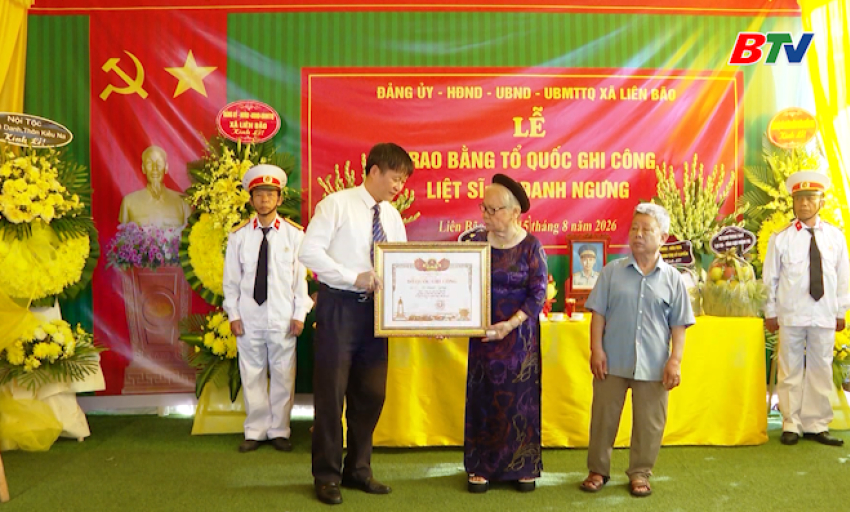 Trao Bằng Tổ quốc ghi c&ocirc;ng với liệt sĩ L&ecirc; Danh Ngưng 