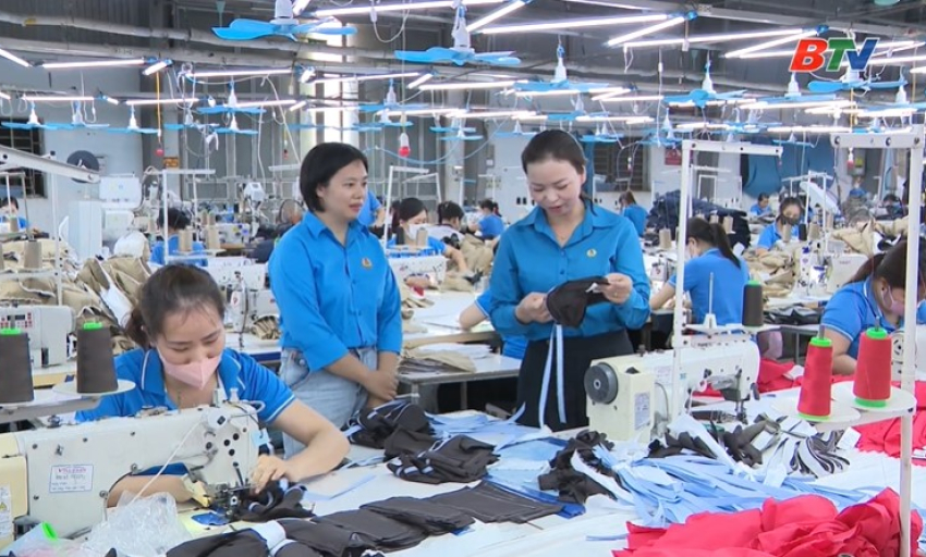 Truyền h&igrave;nh C&ocirc;ng đo&agrave;n:	Đẩy mạnh phong tr&agrave;o thi đua y&ecirc;u nước trong c&ocirc;ng nh&acirc;n lao động