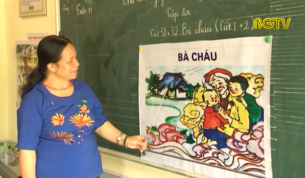 C&ocirc; gi&aacute;o hết l&ograve;ng v&igrave; học sinh v&ugrave;ng đồng b&agrave;o d&acirc;n tộc