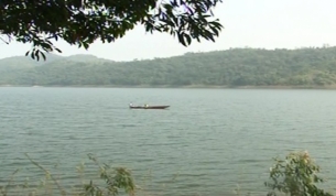 Kỳ vĩ hồ Cấm Sơn