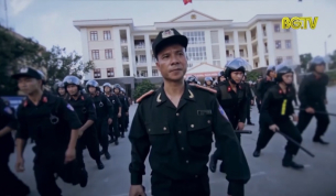 Cảnh s&aacute;t cơ động v&igrave; b&igrave;nh y&ecirc;n của nh&acirc;n d&acirc;n