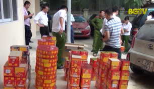 Bắt đối tượng vận chuyển 300kg ph&aacute;o nổ