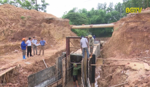 Xử l&yacute; c&aacute;c điểm xung yếu đảm bảo ứng ph&oacute; với mưa lũ