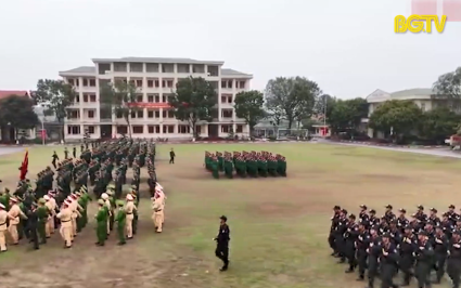 16 khối tham gia duyệt đội ngũ tại Lễ kỷ niệm 80 năm Ng&agrave;y th&agrave;nh lập lực lượng vũ trang tỉnh