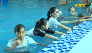 Nh&acirc;n rộng m&ocirc; h&igrave;nh dạy bơi miễn ph&iacute; cho trẻ 