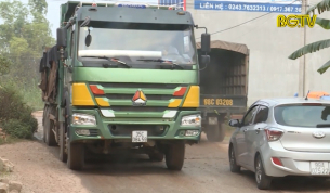 Xe qu&aacute; tải mặc sức t&agrave;n ph&aacute; đường giao th&ocirc;ng