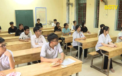 Hơn 24 ngh&igrave;n th&iacute; sinh thi tuyển sinh v&agrave;o lớp 10 THPT