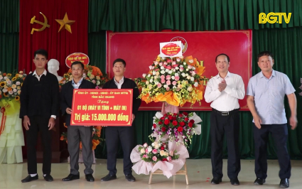 L&atilde;nh đạo tỉnh dự Ng&agrave;y hội Đại đo&agrave;n kết to&agrave;n d&acirc;n tộc tại một số địa phương