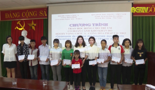Quỹ bảo trợ trẻ em hỗ trợ trẻ em ngh&egrave;o đến trường