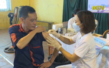3 huyện cơ bản ho&agrave;n th&agrave;nh ti&ecirc;m mũi 4 cho đối tượng ưu ti&ecirc;n