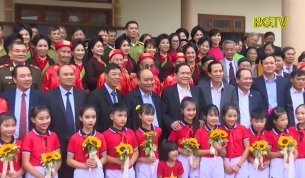 Thủ tướng Ch&iacute;nh phủ dự ng&agrave;y hội Đo&agrave;n kết to&agrave;n d&acirc;n tại huyện Việt Y&ecirc;n
