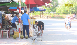 TP Bắc Giang: Nhiều điểm n&oacute;ng vi phạm trật tự vỉa h&egrave;, l&ograve;ng đường