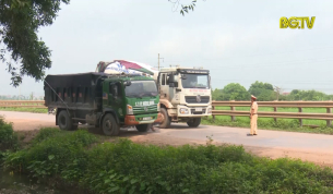 CSGT Lạng Giang với c&ocirc;ng t&aacute;c kiểm so&aacute;t tải trọng phương tiện