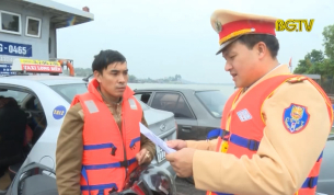HĐND với cử tri: Vấn đề đảm bảo an to&agrave;n giao th&ocirc;ng