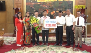 Khen thưởng th&iacute; sinh đạt HCV Olympic vật l&yacute; ch&acirc;u &Aacute;