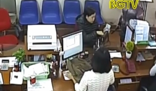 Bom đối tượng mang v&agrave;o ng&acirc;n h&agrave;ng cướp hơn 1 tỷ đồng l&agrave; bom giả