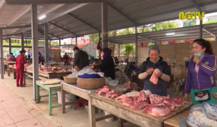 Người ti&ecirc;u d&ugrave;ng kh&ocirc;ng n&ecirc;n tẩy chay thịt lợn