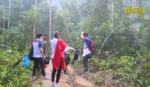 Đ&ocirc;ng đảo du kh&aacute;ch kh&aacute;m ph&aacute; con đường T&acirc;y Y&ecirc;n Tử