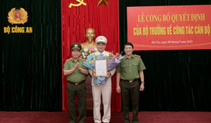 C&ocirc;ng bố Quyết định của Bộ trưởng Bộ C&ocirc;ng an về c&ocirc;ng t&aacute;c c&aacute;n bộ