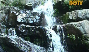 Kỳ vĩ th&aacute;c Th&ugrave;m Th&ugrave;m