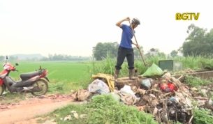 Khổ v&igrave; r&aacute;c thải k&ecirc;nh mương cuối nguồn