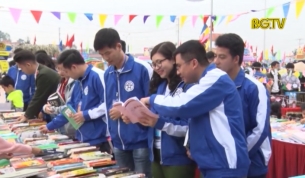 Ng&agrave;y hội đổi s&aacute;ch: Mang m&agrave;u xanh tri thức đến với mọi người