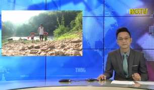 Học sinh v&ugrave;ng cao vượt s&ocirc;ng đến trường