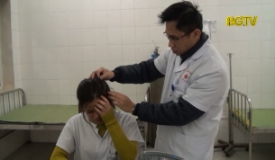 Y&ecirc;n Thế: một điều dưỡng bị h&agrave;nh hung tại bệnh viện đa khoa