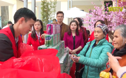 Ấm l&ograve;ng chợ Tết nh&acirc;n &aacute;i xu&acirc;n Qu&yacute; M&atilde;o