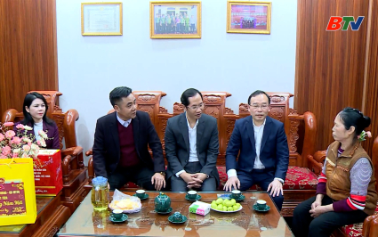 Ấm l&ograve;ng người yếu thế dịp Tết 