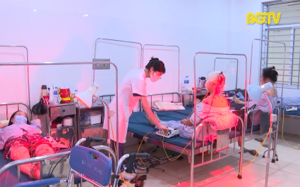 An to&agrave;n sống: Chăm s&oacute;c sức khoẻ người cao tuổi