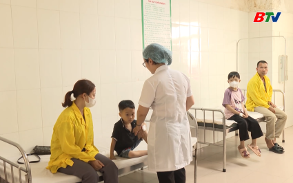 An to&agrave;n sống: Ph&ograve;ng bệnh l&uacute;c giao m&ugrave;a