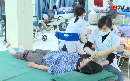 An to&agrave;n sống: Tho&aacute;i h&oacute;a xương khớp ở người trẻ