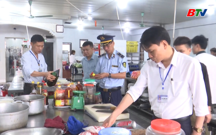 An to&agrave;n thực phẩm trong c&aacute;c nh&agrave; h&agrave;ng ăn uống