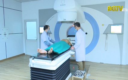 &Aacute;p dụng nhiều phương ph&aacute;p mới trong điều trị bệnh ung thư