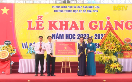 Ph&oacute; B&iacute; thư thường trực Tỉnh uỷ dự lễ khai giảng tại Hiệp H&ograve;a