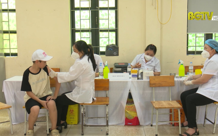 Bắc Giang dẫn đầu to&agrave;n quốc về ti&ecirc;m Vắc xin Covid-19 cho trẻ từ 5-12 tuổi