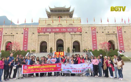 Bắc Giang đ&oacute;n đo&agrave;n kh&aacute;ch tour du lịch khai xu&acirc;n Qu&yacute; M&atilde;o