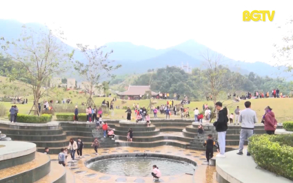 Bắc Giang đ&oacute;n hơn 800.000 lượt du kh&aacute;ch 