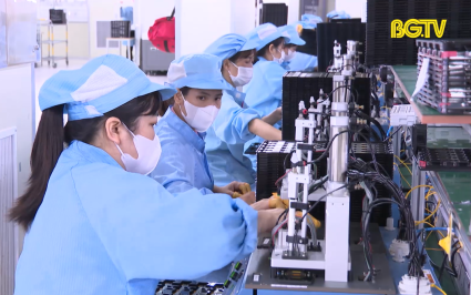 Đ&oacute;n l&agrave;n s&oacute;ng đầu tư ng&agrave;nh c&ocirc;ng nghiệp b&aacute;n dẫn, vi mạch