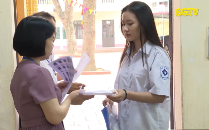 Ho&agrave;n th&agrave;nh kỳ thi tốt nghiệp THPT năm 2023