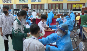 Bắc Giang ti&ecirc;m vắc xin ph&ograve;ng Covid-19 cho học sinh lớp 12