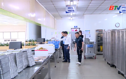 Bắc Ninh kiểm tra đột xuất c&aacute;c bếp ăn tập thể sau vụ triệt ph&aacute; đường d&acirc;y thịt lợn bệnh
