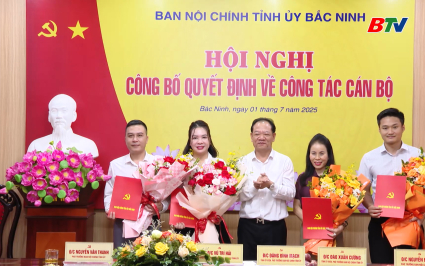 Nhiều đơn vị tổ chức hội nghị c&ocirc;ng bố quyết định về việc s&aacute;p nhập v&agrave; c&ocirc;ng t&aacute;c c&aacute;n bộ 