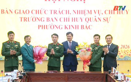 B&agrave;n giao chức tr&aacute;ch, nhiệm vụ Chỉ huy trưởng Ban Chỉ huy Qu&acirc;n sự phường Kinh Bắc 